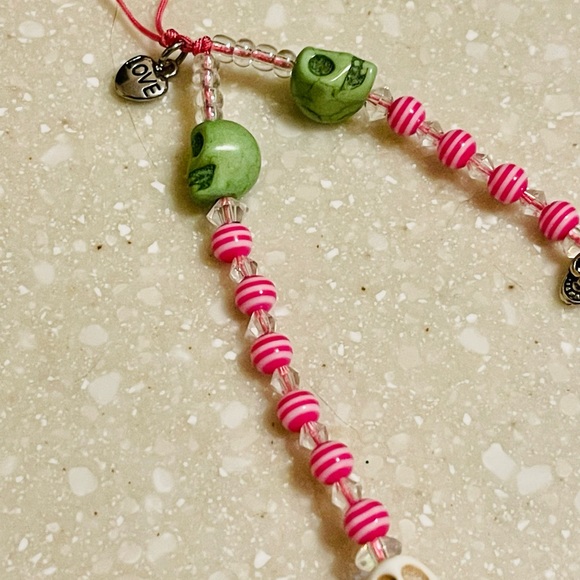 Phone String!! Skull 💀 & 💕 - Picture 3 of 6